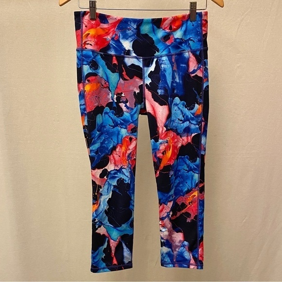 Athleta Chaturanga Capri Leggings  Blue Pink Abstract Cropped Womens Size Medium - Picture 7 of 8